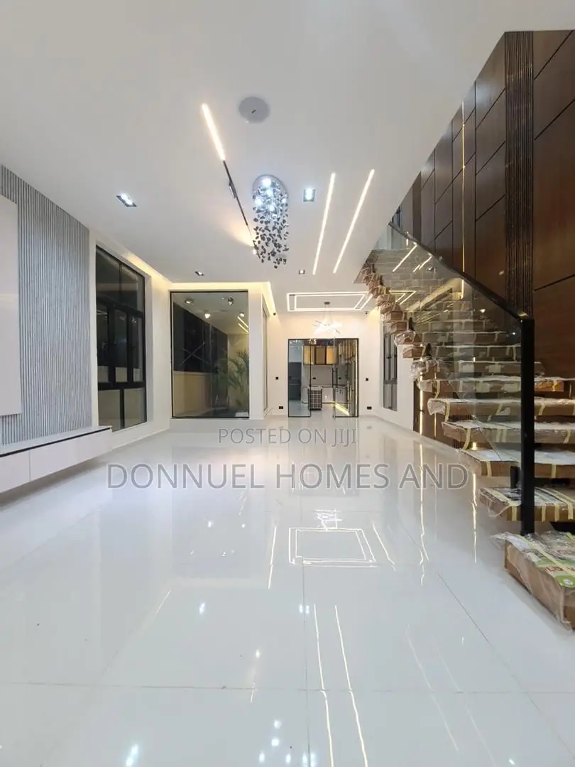 5bdrm Duplex in Ikota for sale in Ikota