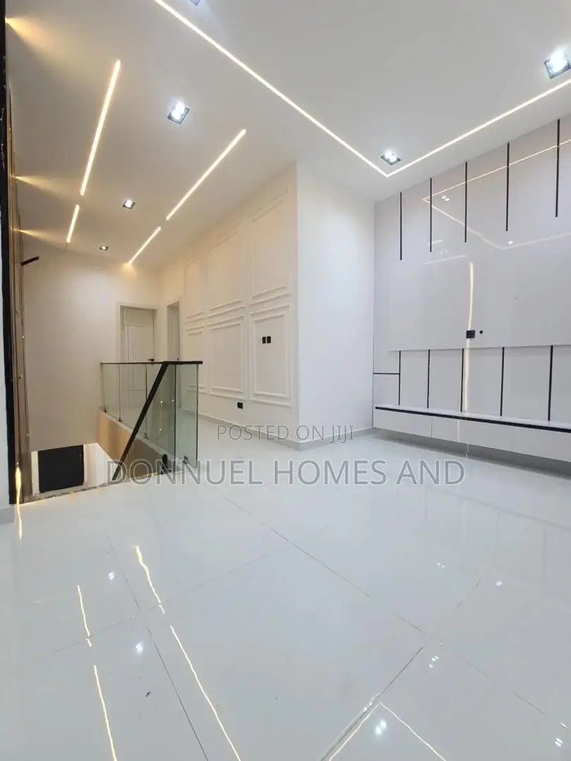 5bdrm Duplex in Ikota for sale in Ikota