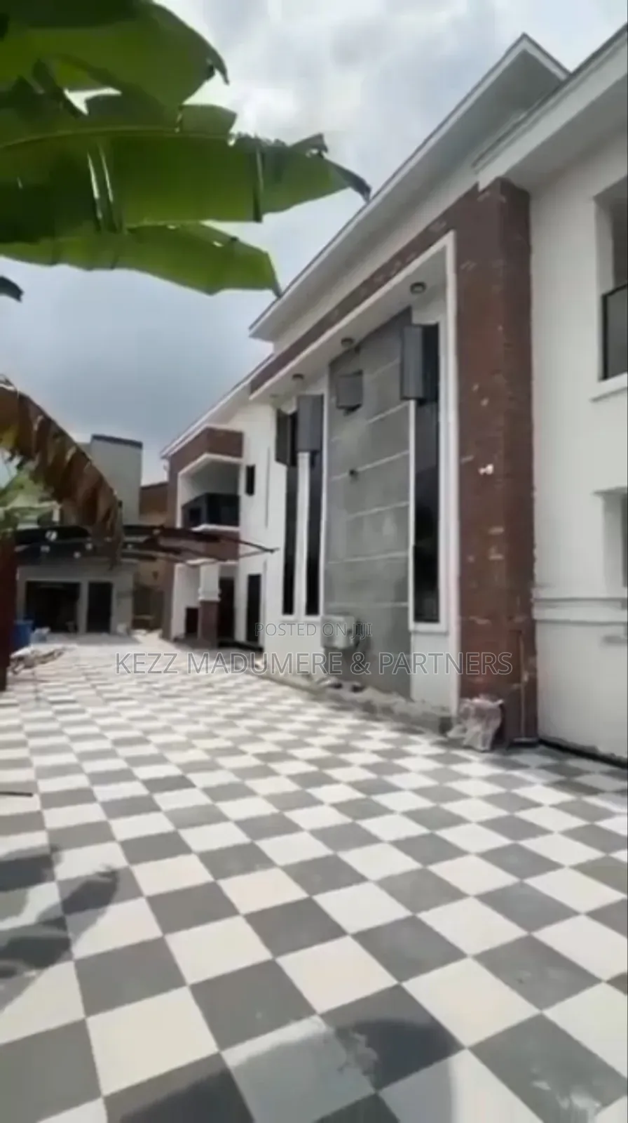 5bdrm Duplex in Refinery Road , for sale in Warri