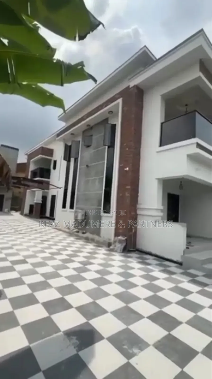5bdrm Duplex in Refinery Road , for sale in Warri