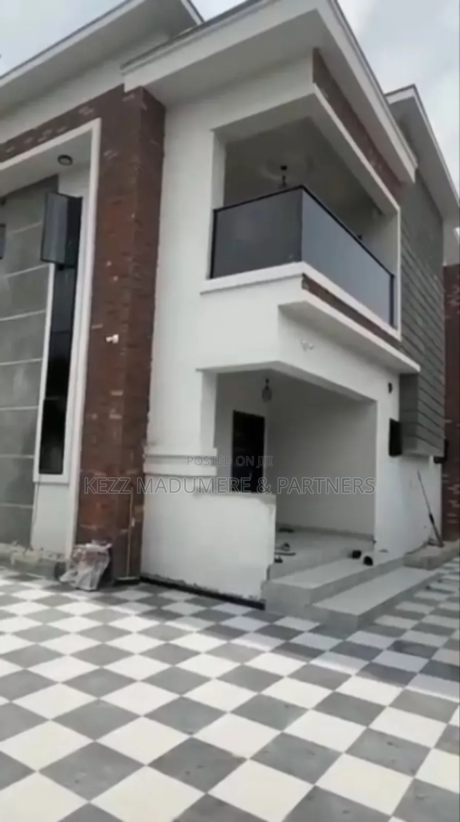 5bdrm Duplex in Refinery Road , for sale in Warri