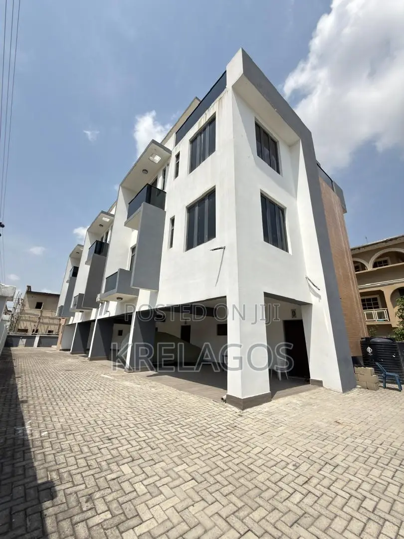 5bdrm Duplex in Thomas Estate for sale in Thomas Estate
