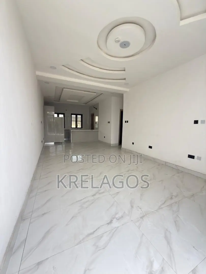 5bdrm Duplex in Thomas Estate for sale in Thomas Estate
