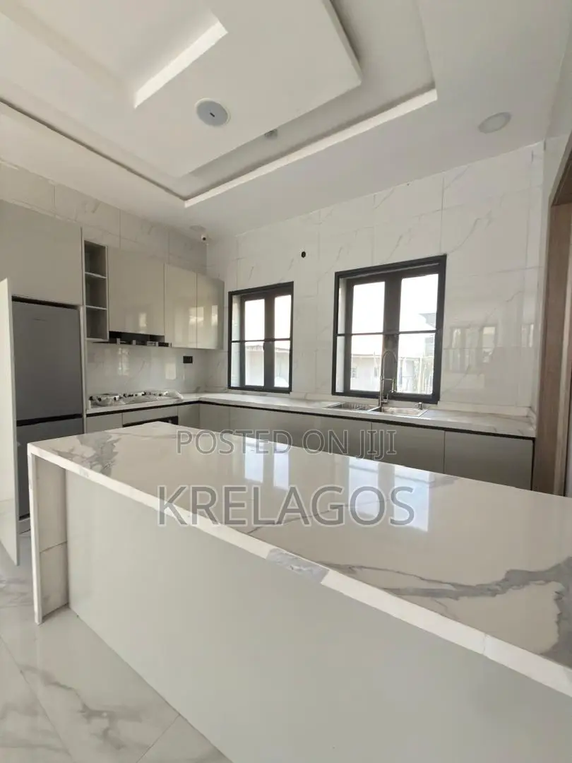 5bdrm Duplex in Thomas Estate for sale in Thomas Estate