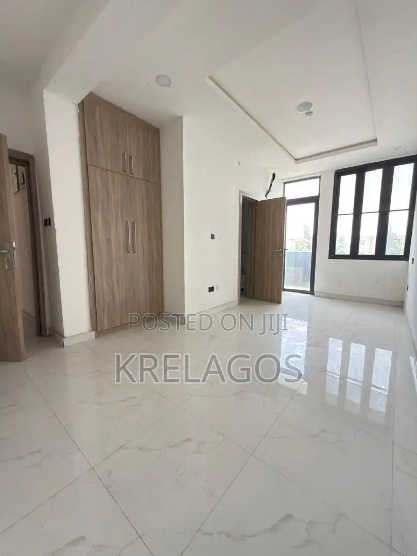 5bdrm Duplex in Thomas Estate for sale in Thomas Estate