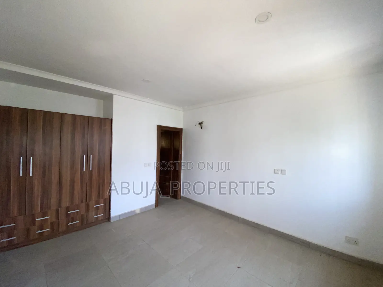 4bdrm Duplex in In A Secured Estate, Asokoro for rent in Asokoro
