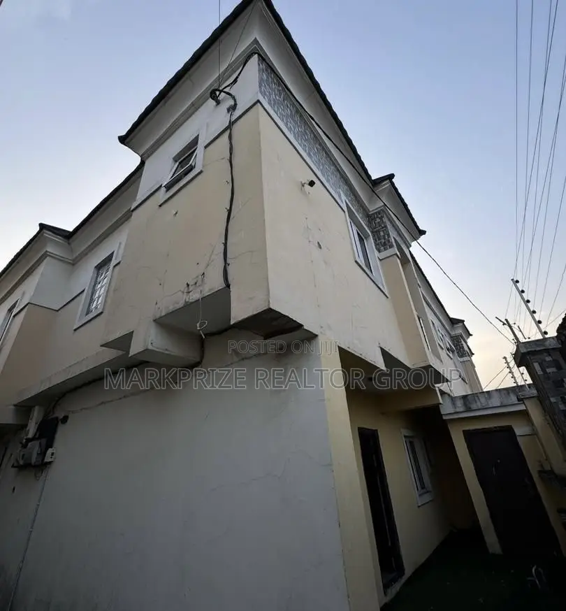 4bdrm Duplex in Surulere Lagos for sale in Surulere