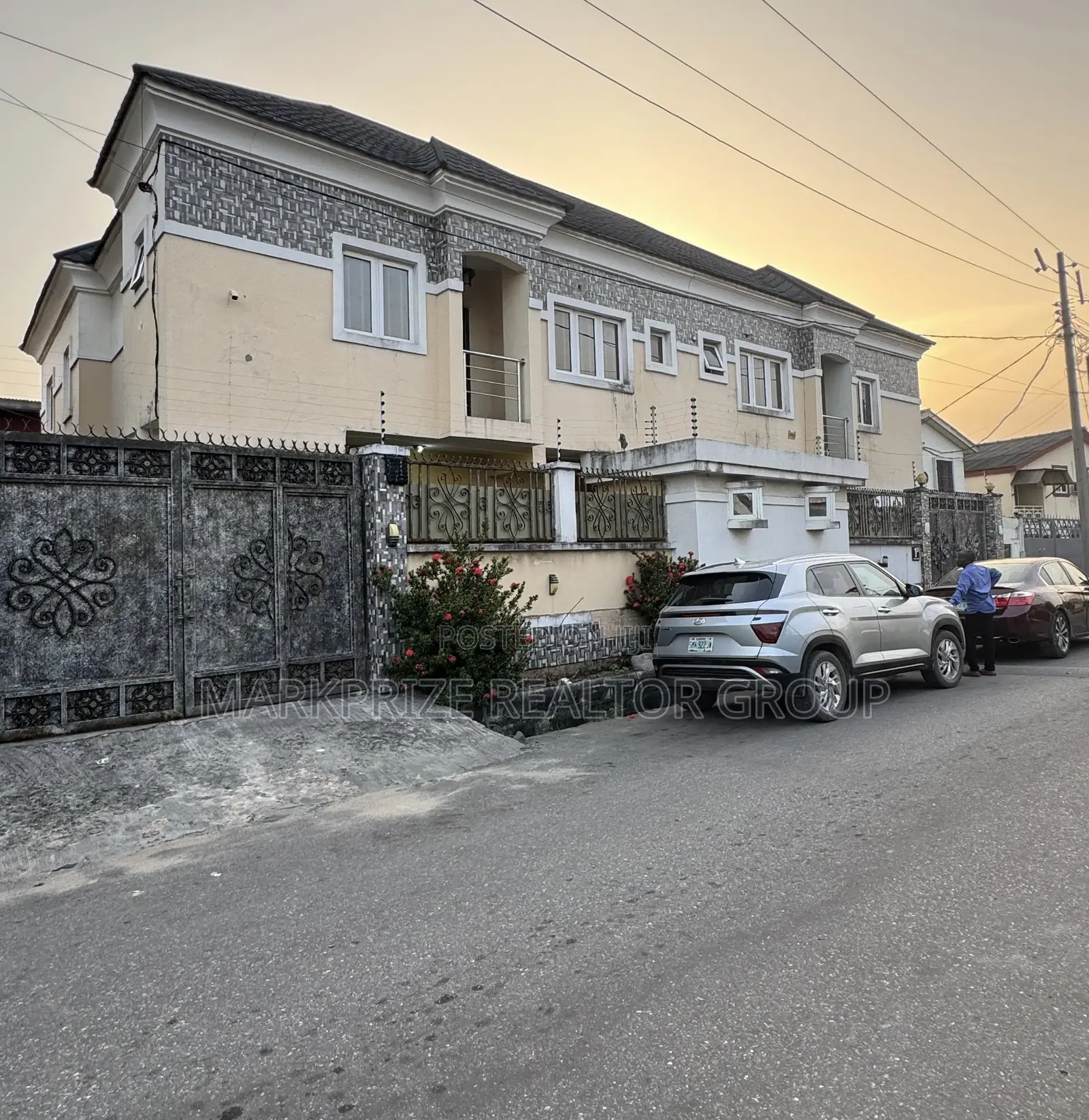 4bdrm Duplex in Surulere Lagos for sale in Surulere