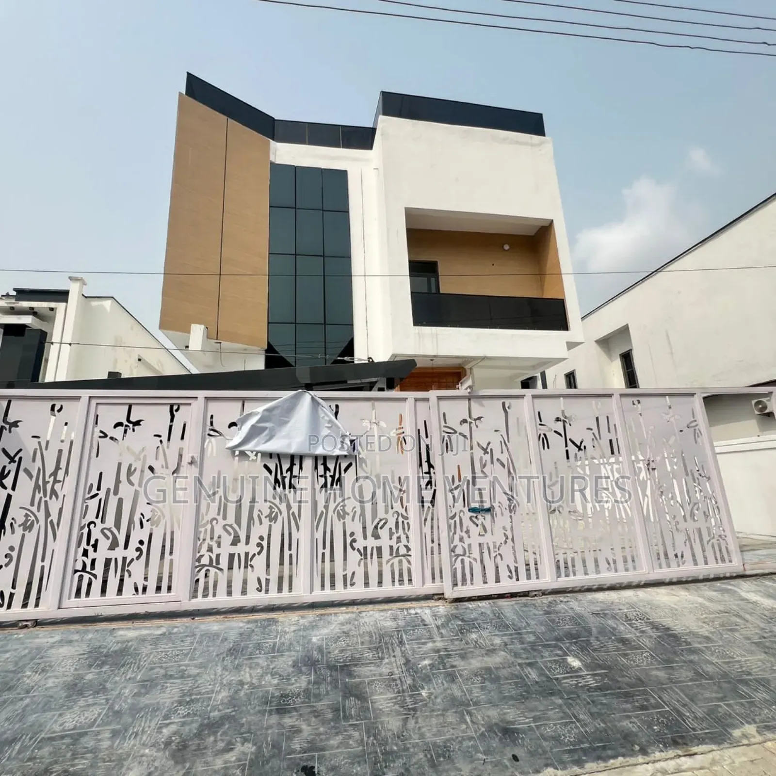 5bdrm Duplex in Orchid, Chevron for sale in Chevron