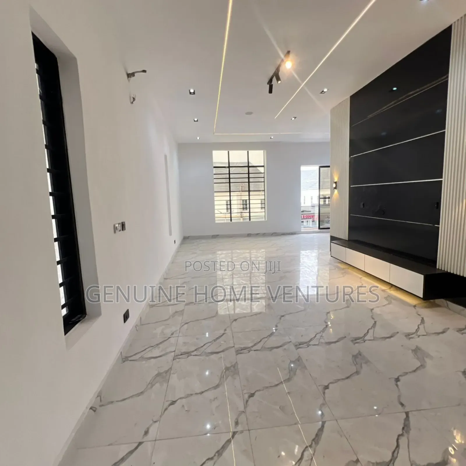 5bdrm Duplex in Orchid, Chevron for sale in Chevron