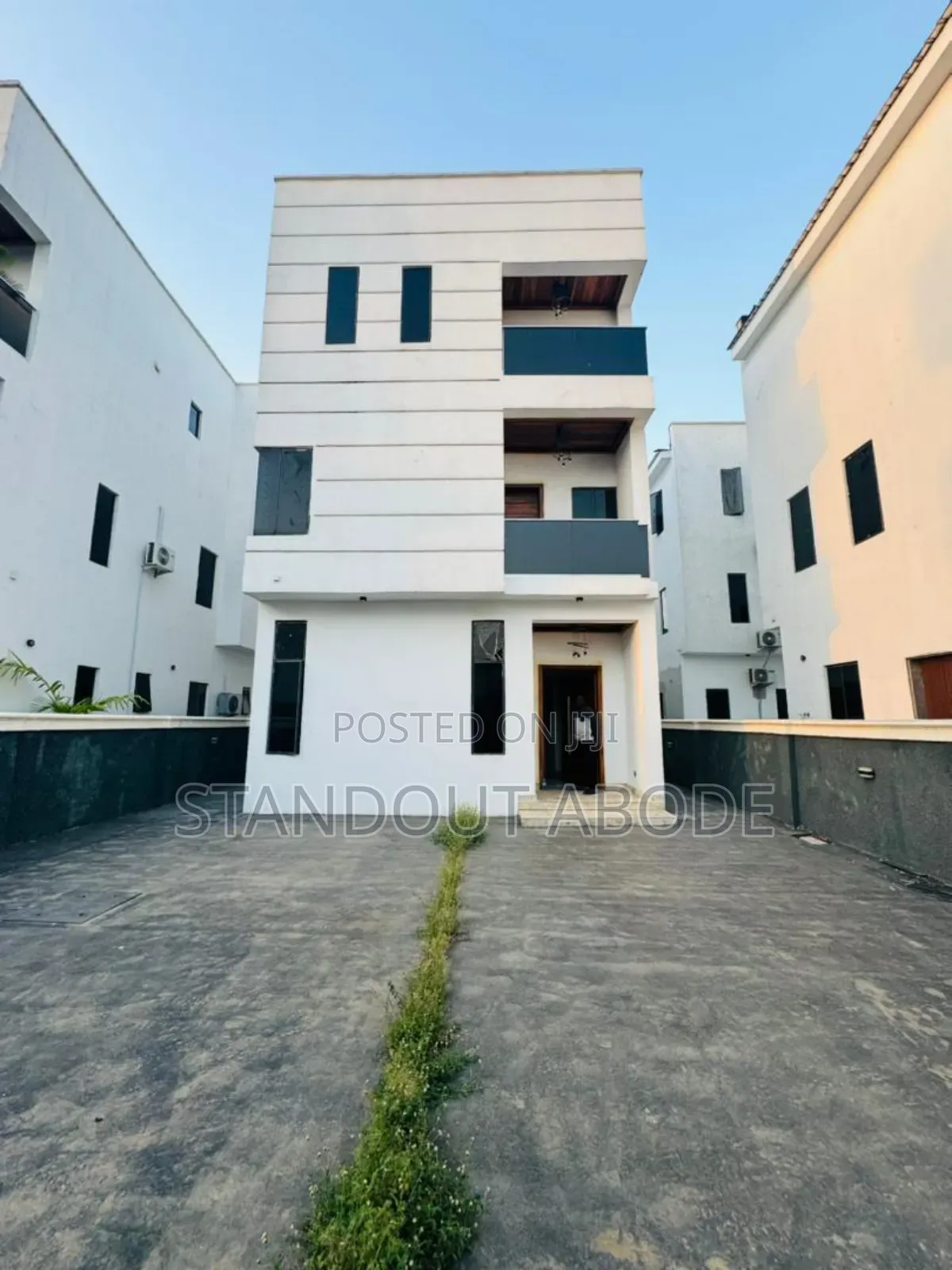 4bdrm Duplex in In An Estate, Ikeja GRA for sale in Ikeja GRA