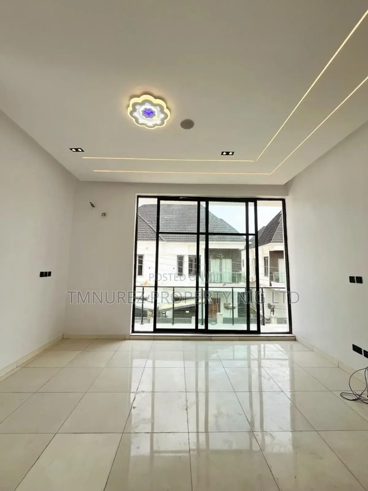 4bdrm Duplex in Lekki County, Ikota for sale in Ikota