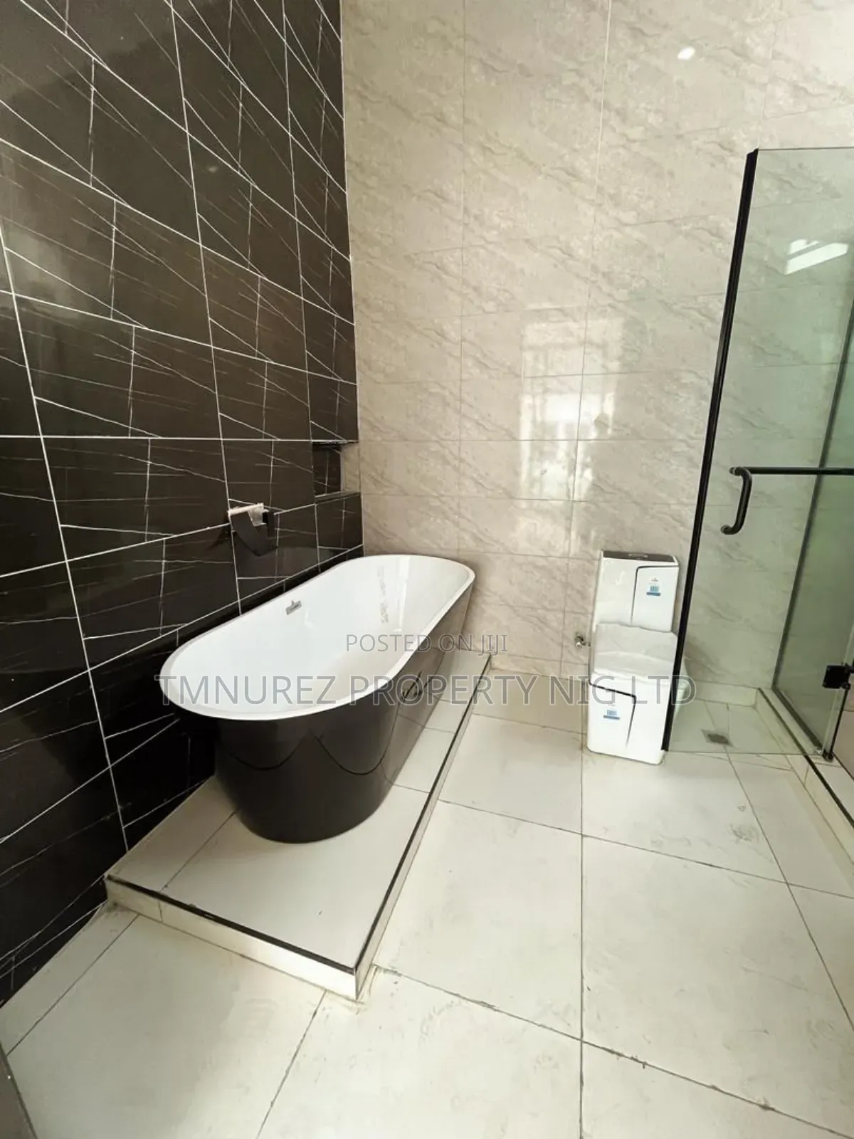 4bdrm Duplex in Lekki County, Ikota for sale in Ikota