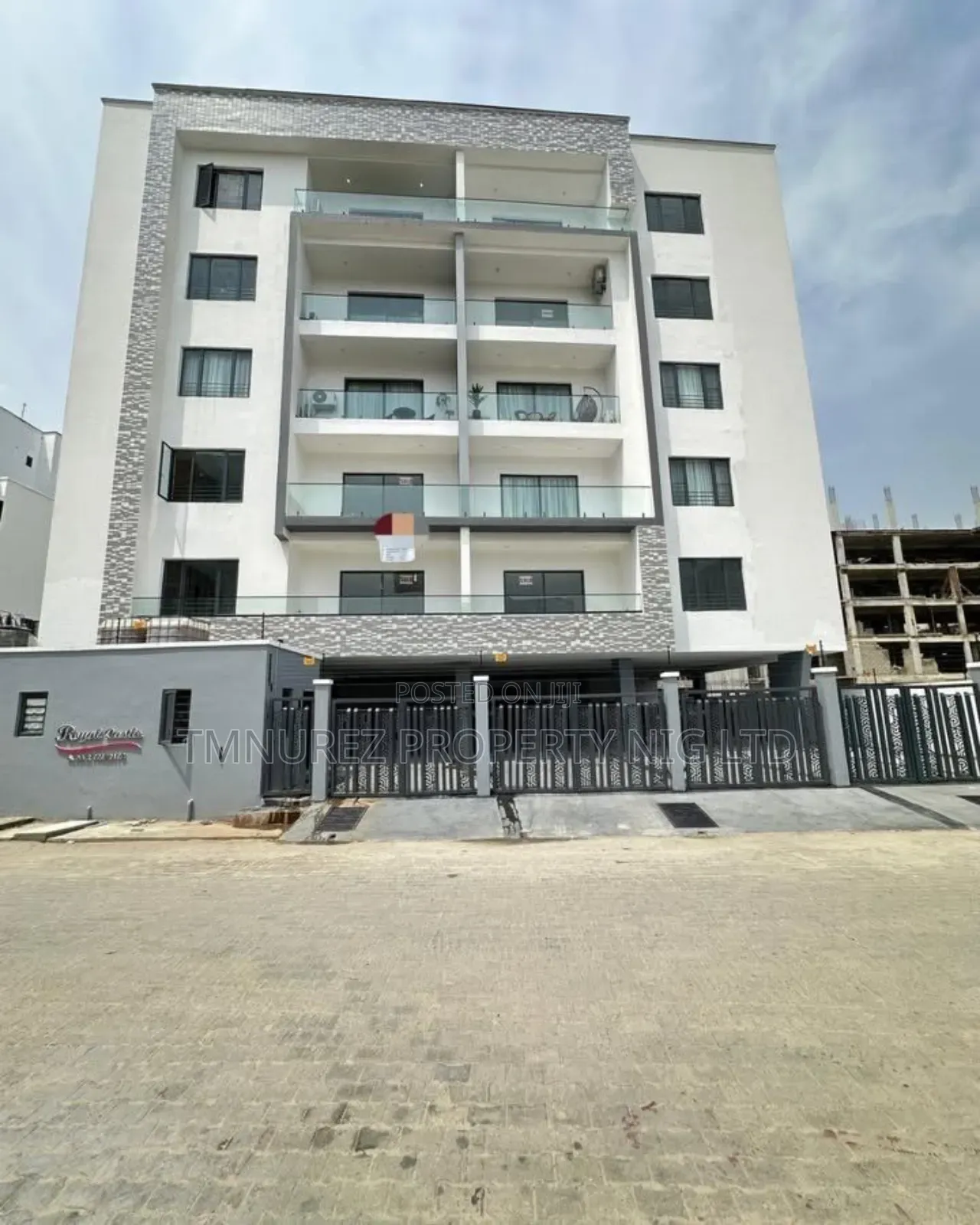 2bdrm Apartment in Lekki Phase1 for sale in Lekki Phase 1