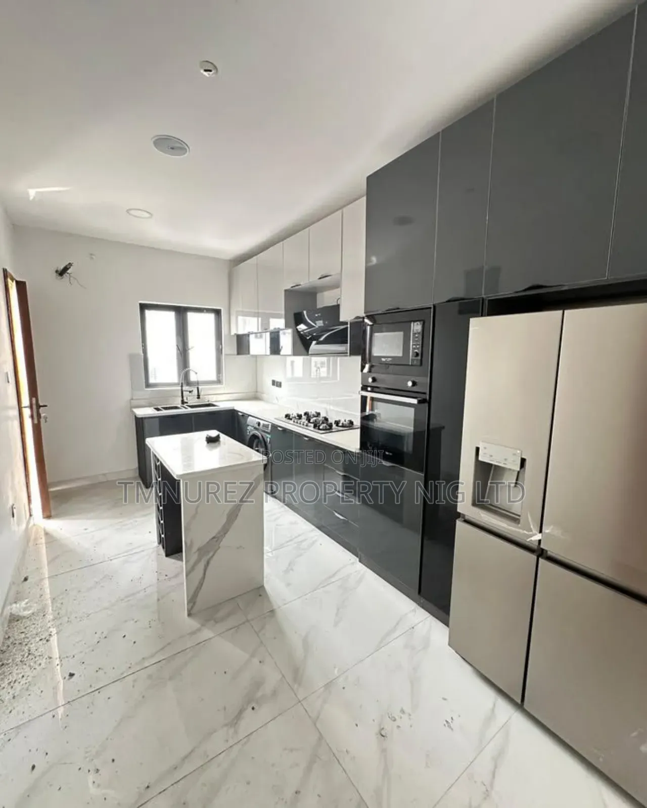 2bdrm Apartment in Lekki Phase1 for sale in Lekki Phase 1
