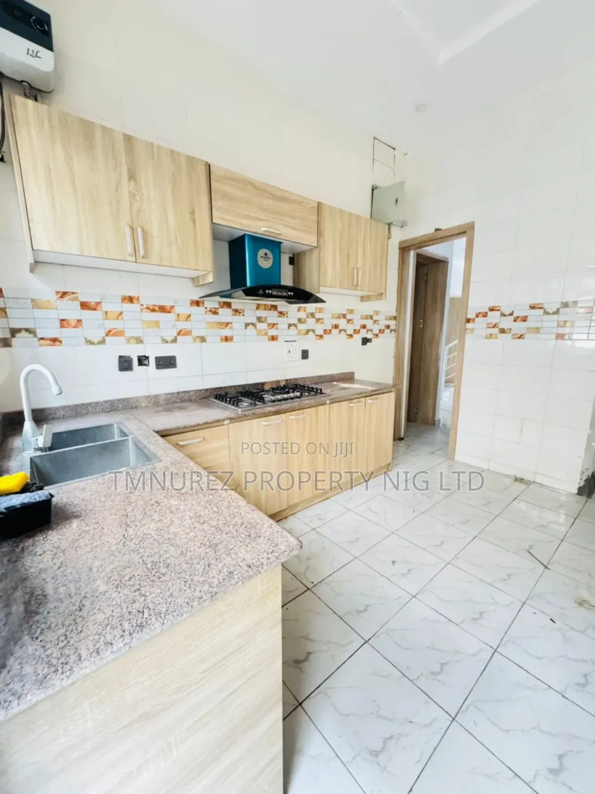 4bdrm Duplex in Chevron for rent in Chevron