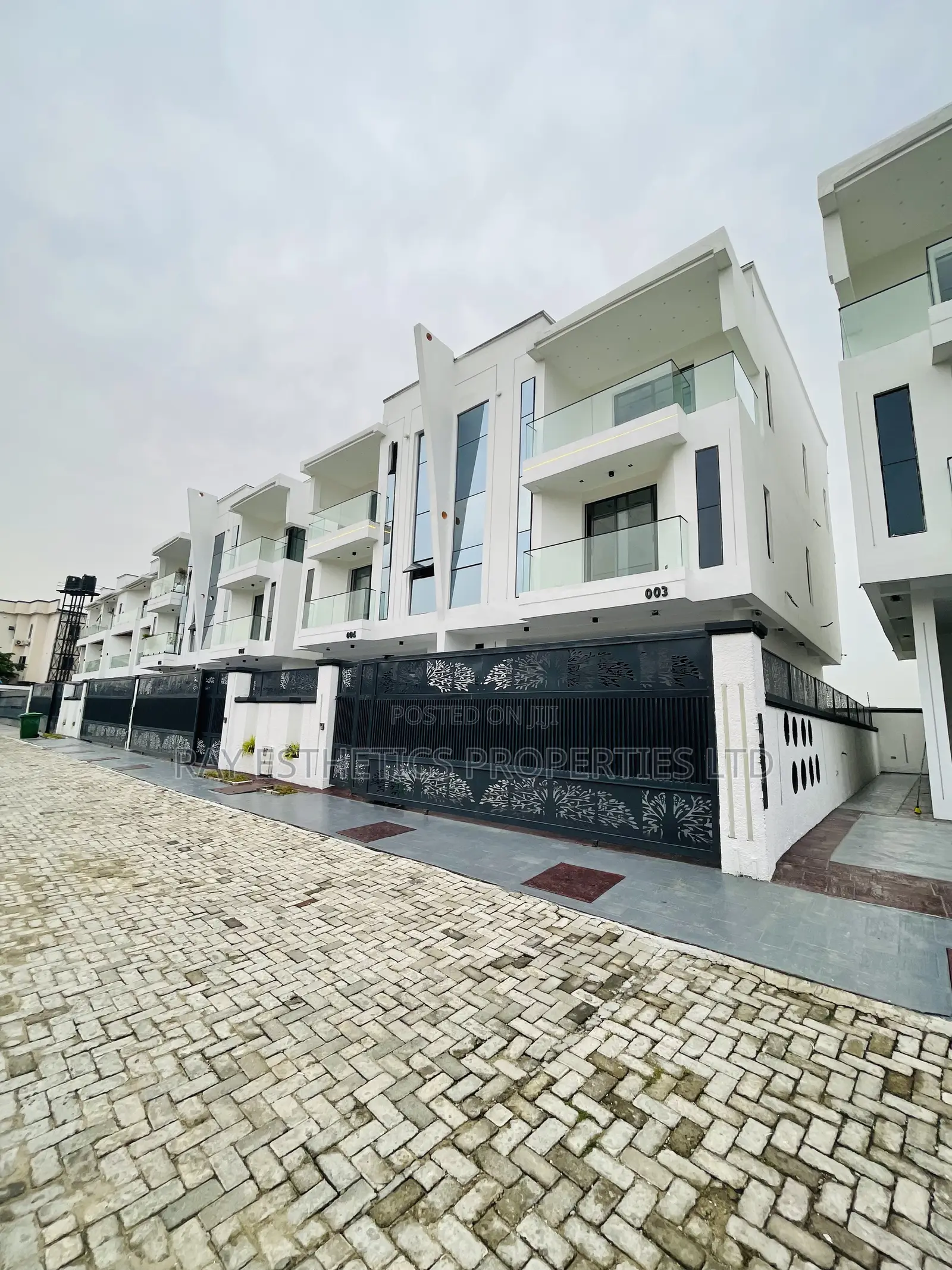 4bdrm Duplex in Idado Estate for sale in Idado