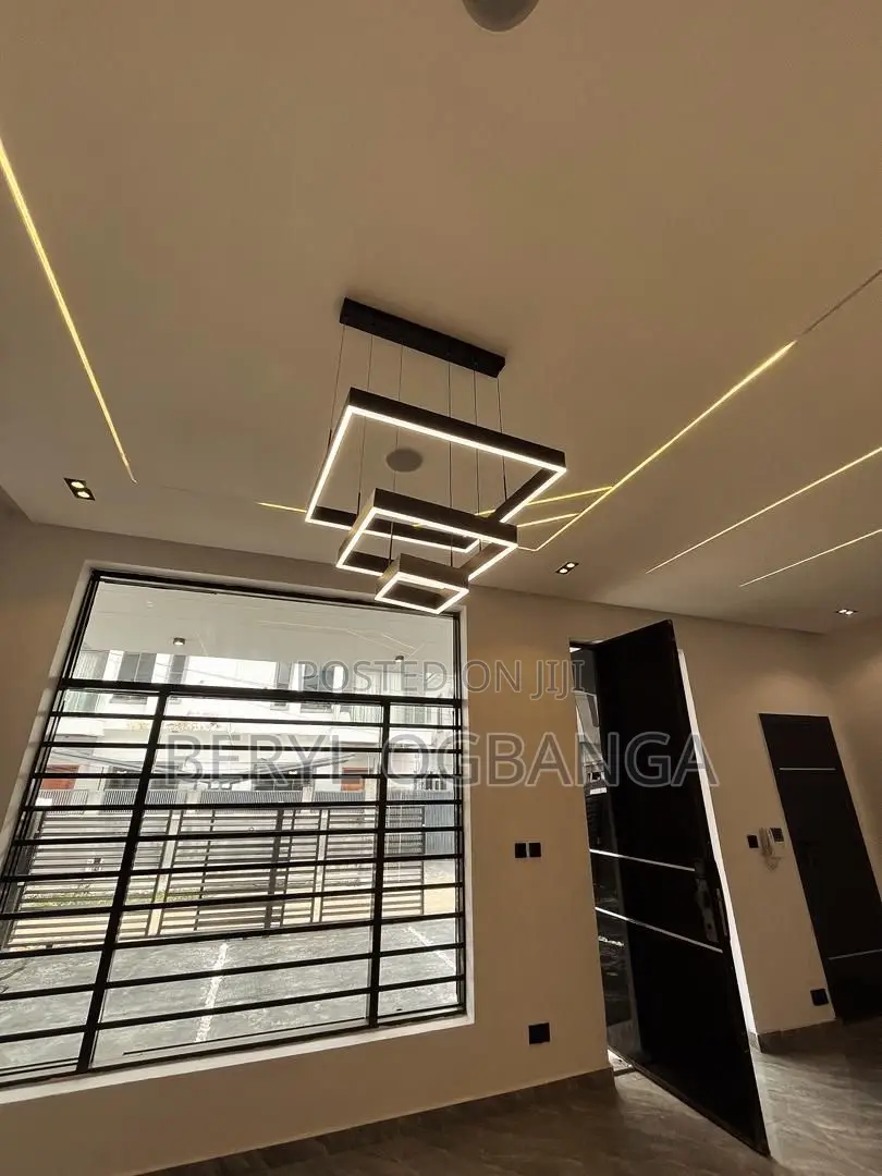 4bdrm Duplex in Ikota for sale in Ikota
