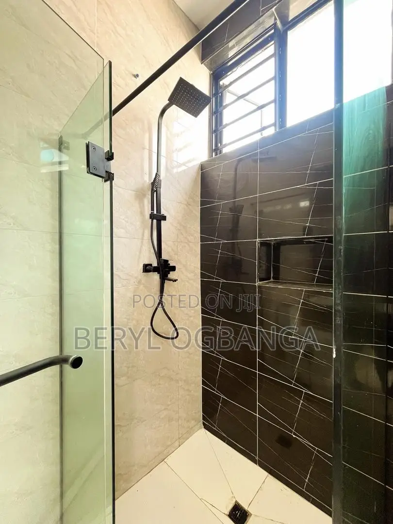 4bdrm Duplex in Ikota for sale in Ikota