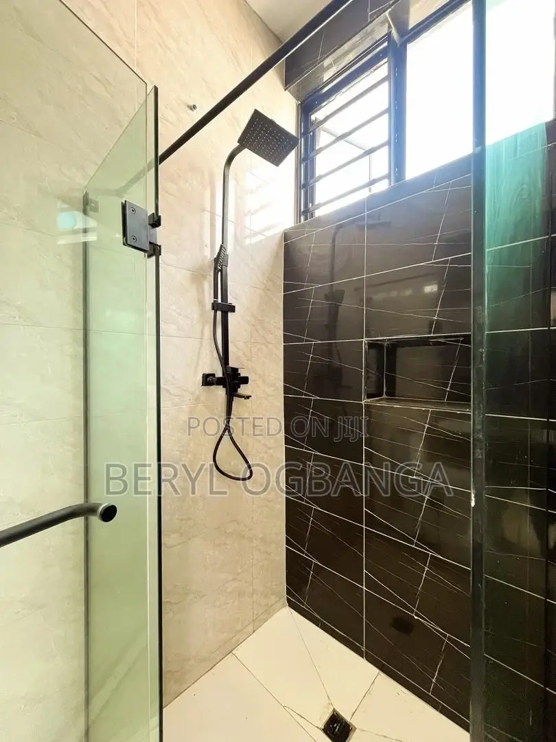 4bdrm Duplex in Ikota for sale in Ikota