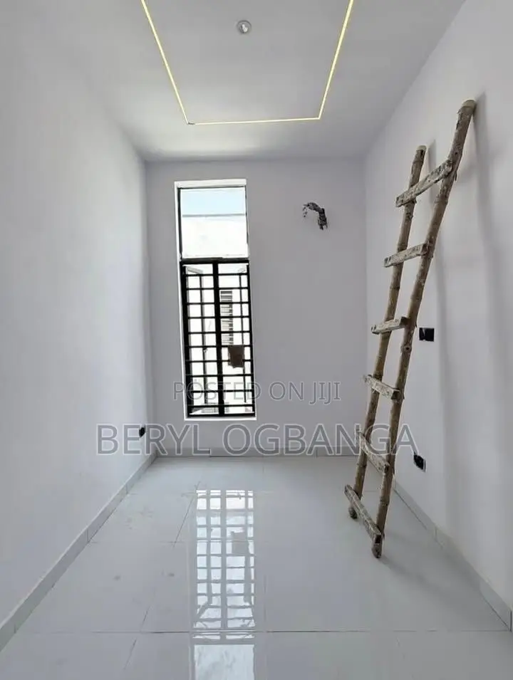 4bdrm Duplex in Ikota for rent in Ikota