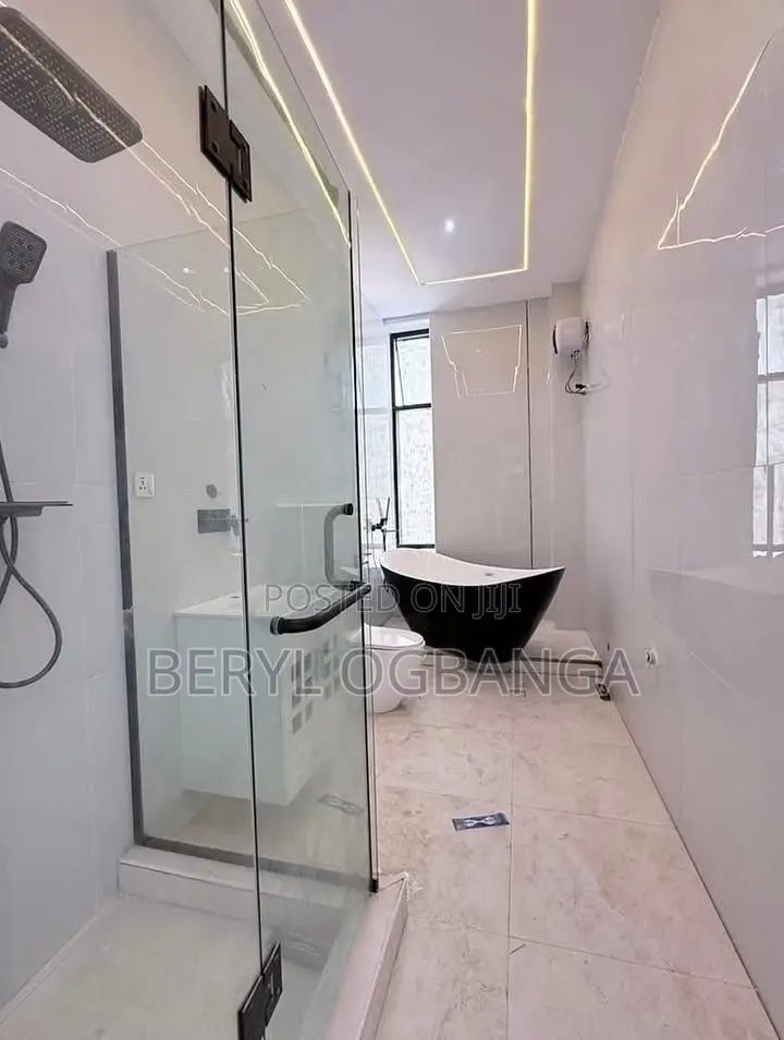 4bdrm Duplex in Ikota for rent in Ikota