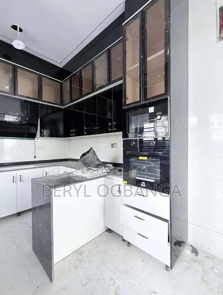 4bdrm Duplex in Ikota for rent in Ikota