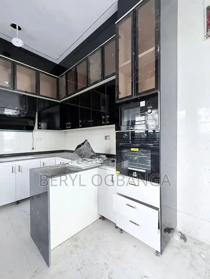 4bdrm Duplex in Ikota for rent in Ikota
