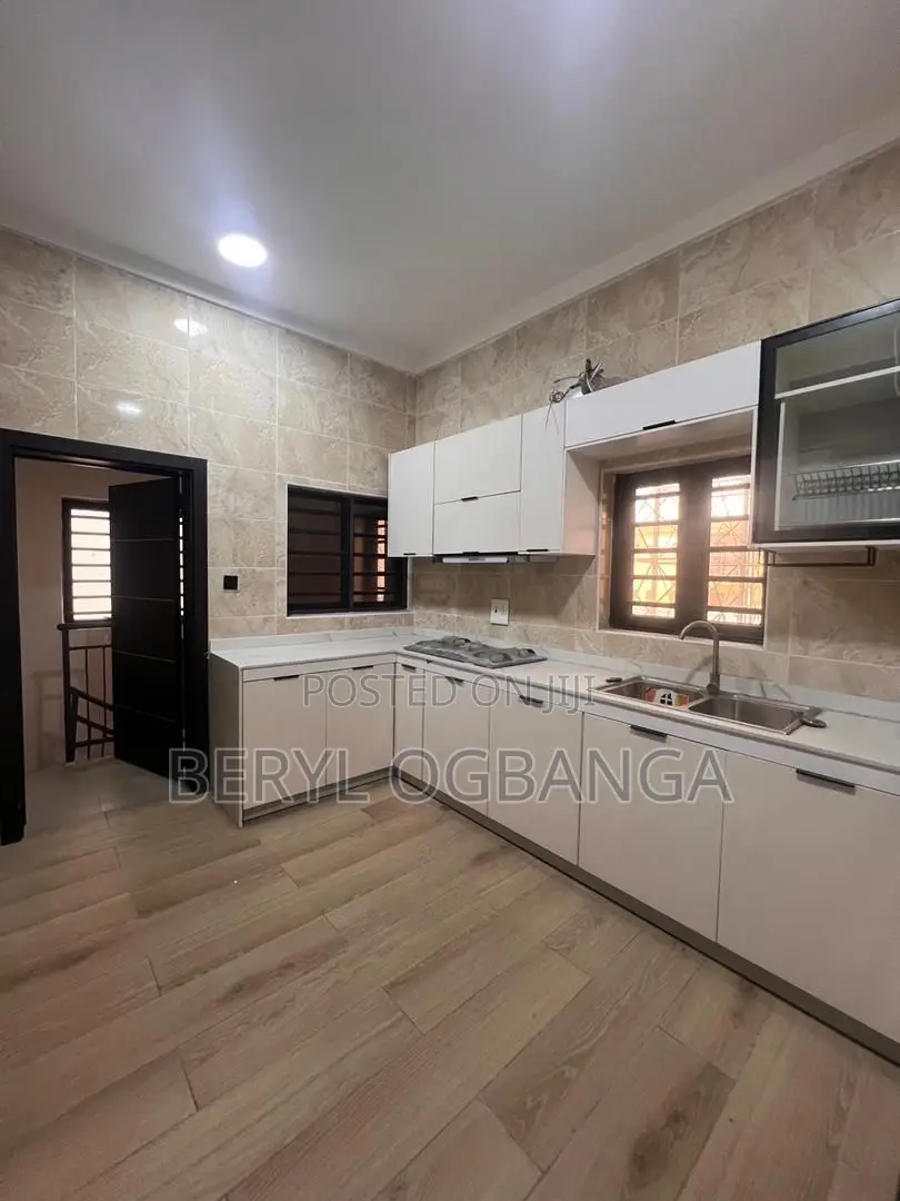 4bdrm Duplex in Ikate for sale in Ikate
