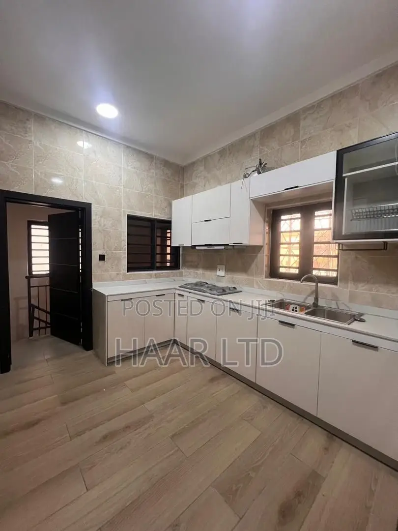 4bdrm Duplex in Ikate for sale in Ikate