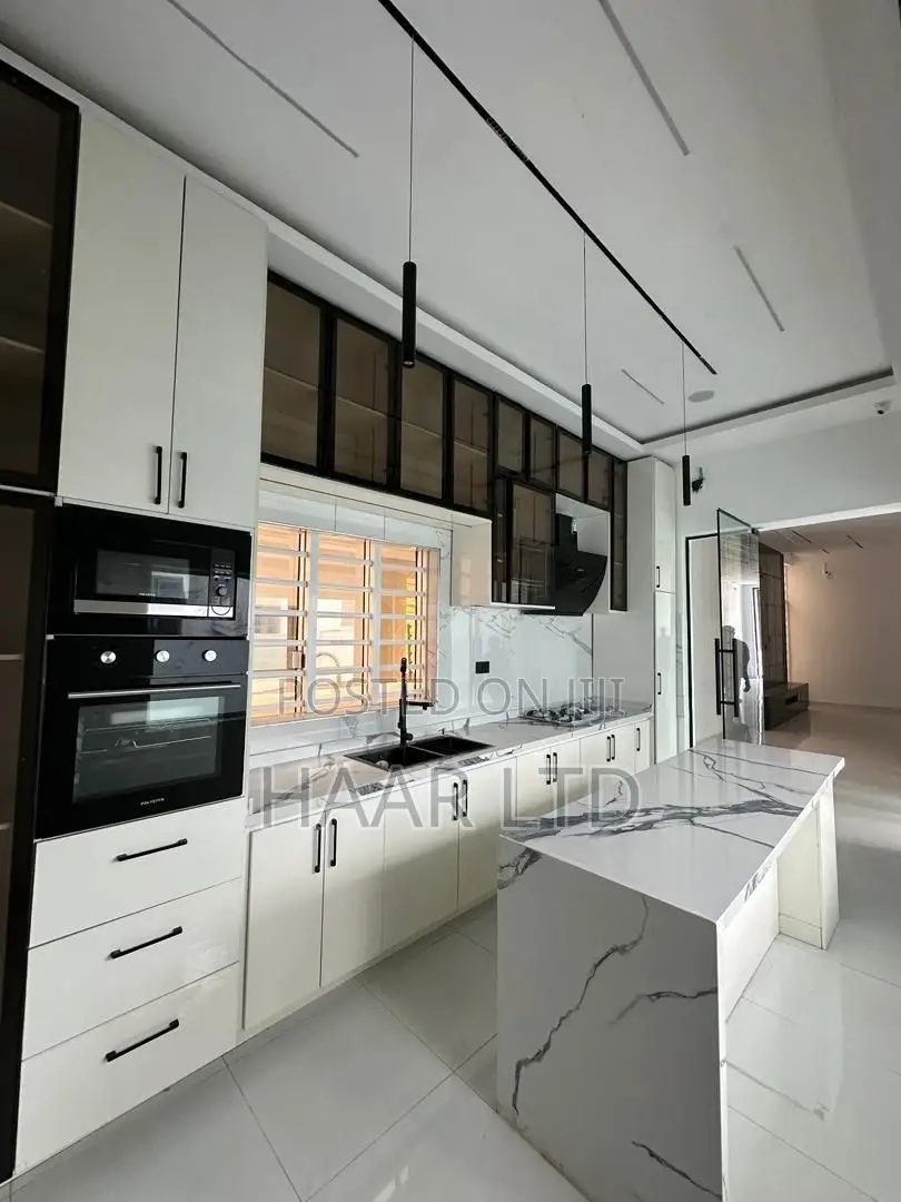 5bdrm Duplex in Ologolo for sale in Ologolo