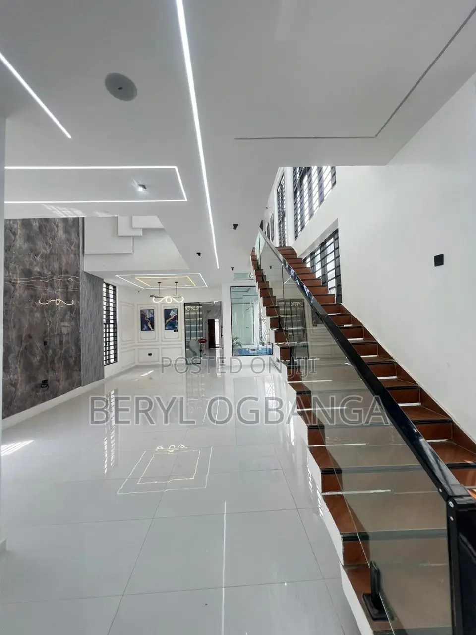 5bdrm Duplex in Lekki Phase 2 for sale in Lekki Phase 2