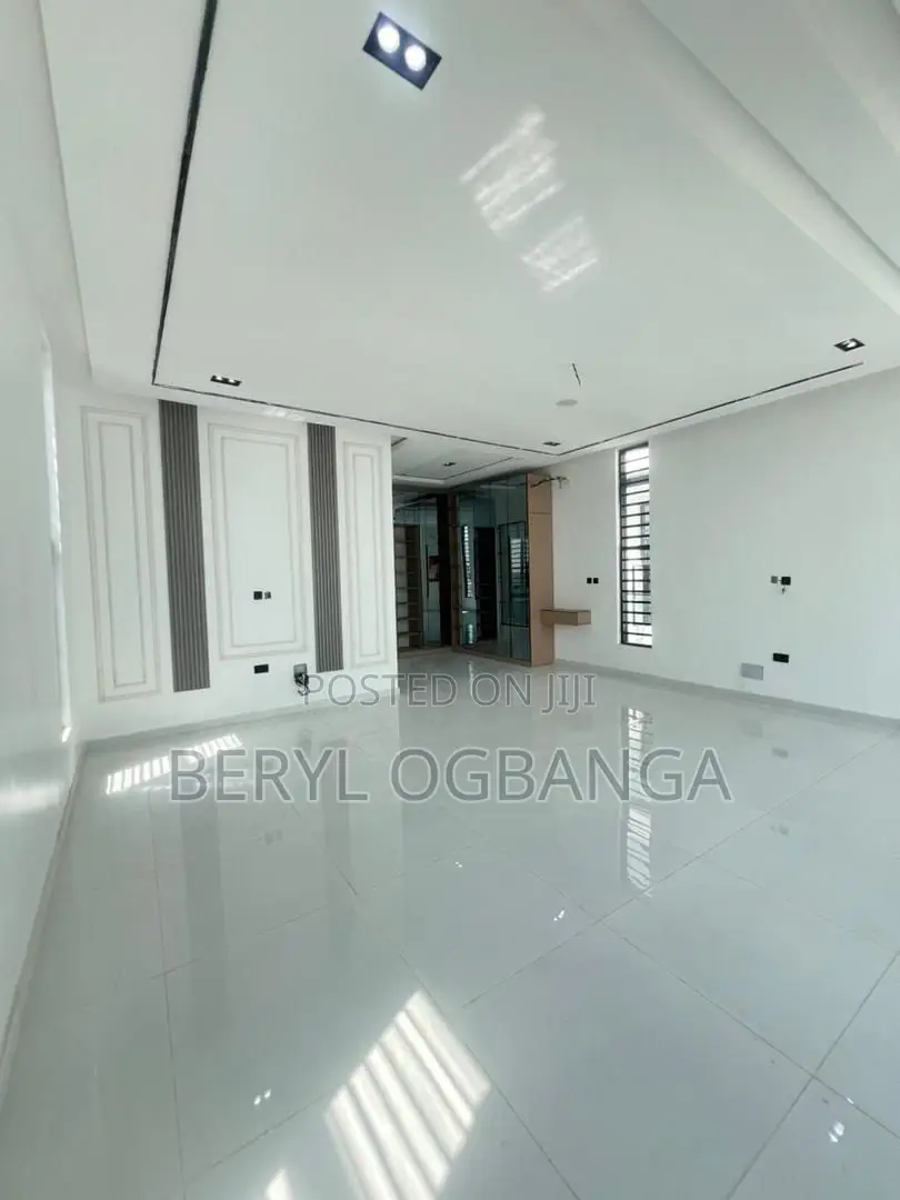 5bdrm Duplex in Lekki Phase 2 for sale in Lekki Phase 2