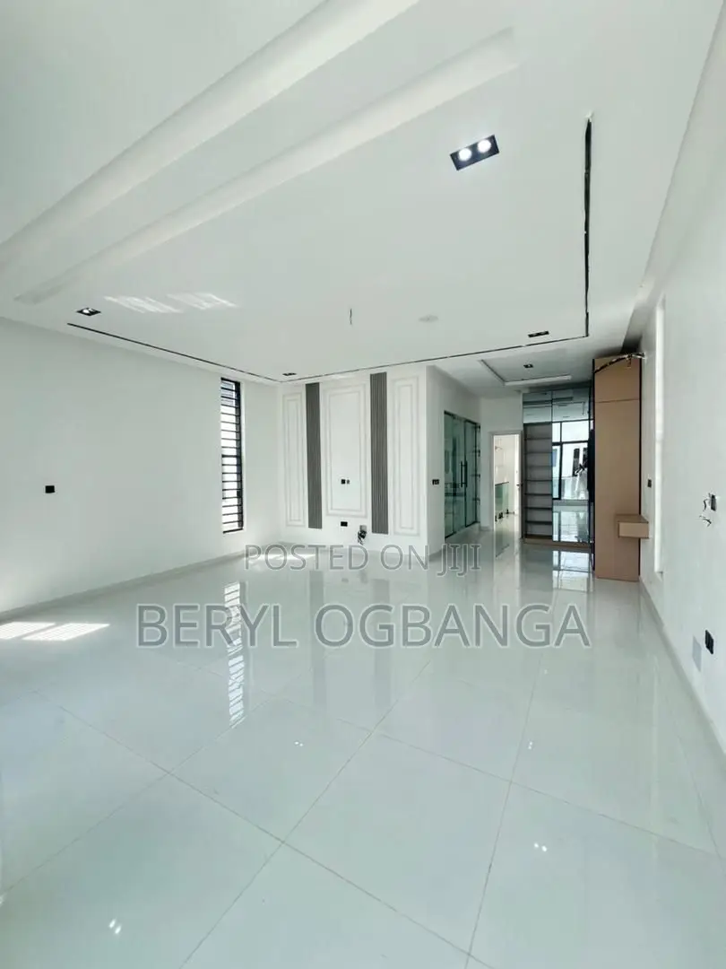 5bdrm Duplex in Lekki Phase 2 for sale in Lekki Phase 2