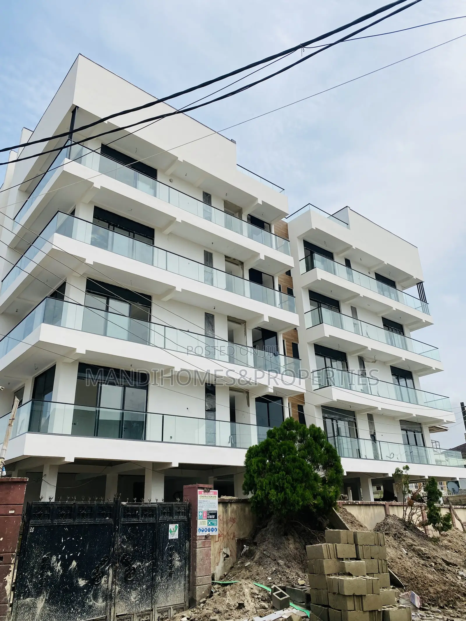 Units Spacious 2 Bedroom Apartment in Lekki