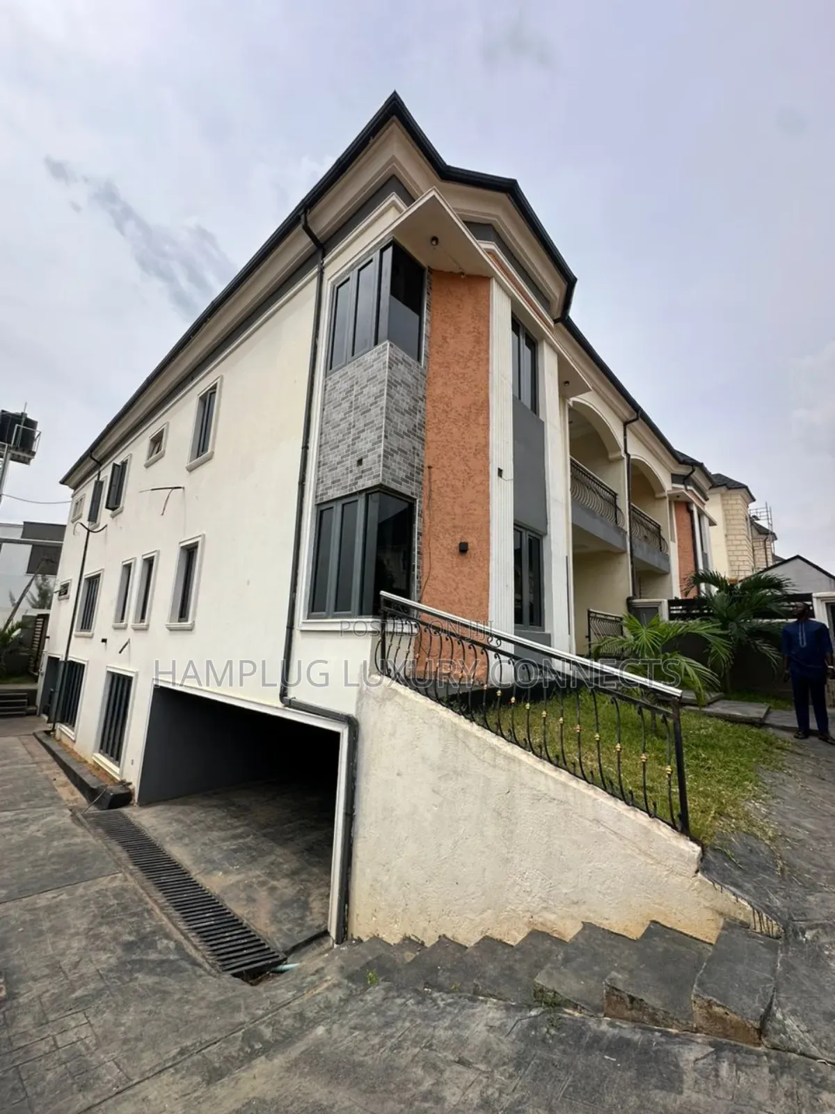 Furnished 5bdrm Apartment in Wuye for sale in Wuye