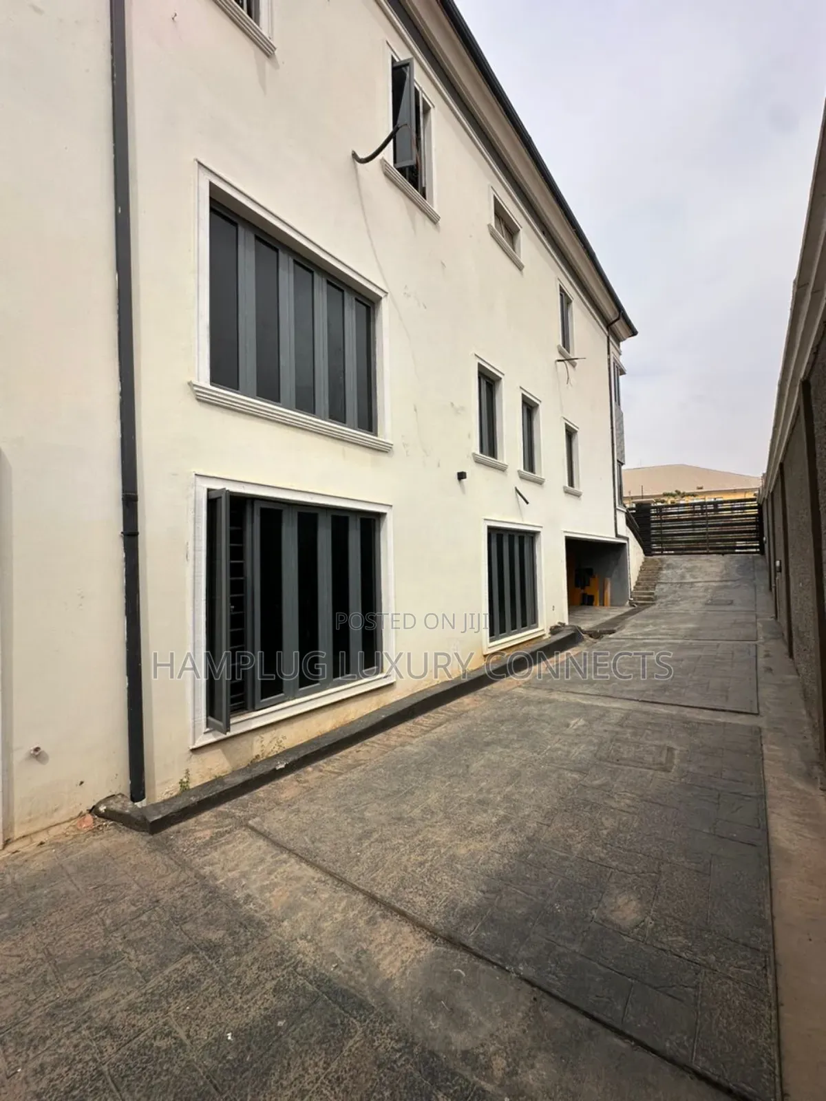 Furnished 5bdrm Apartment in Wuye for sale in Wuye