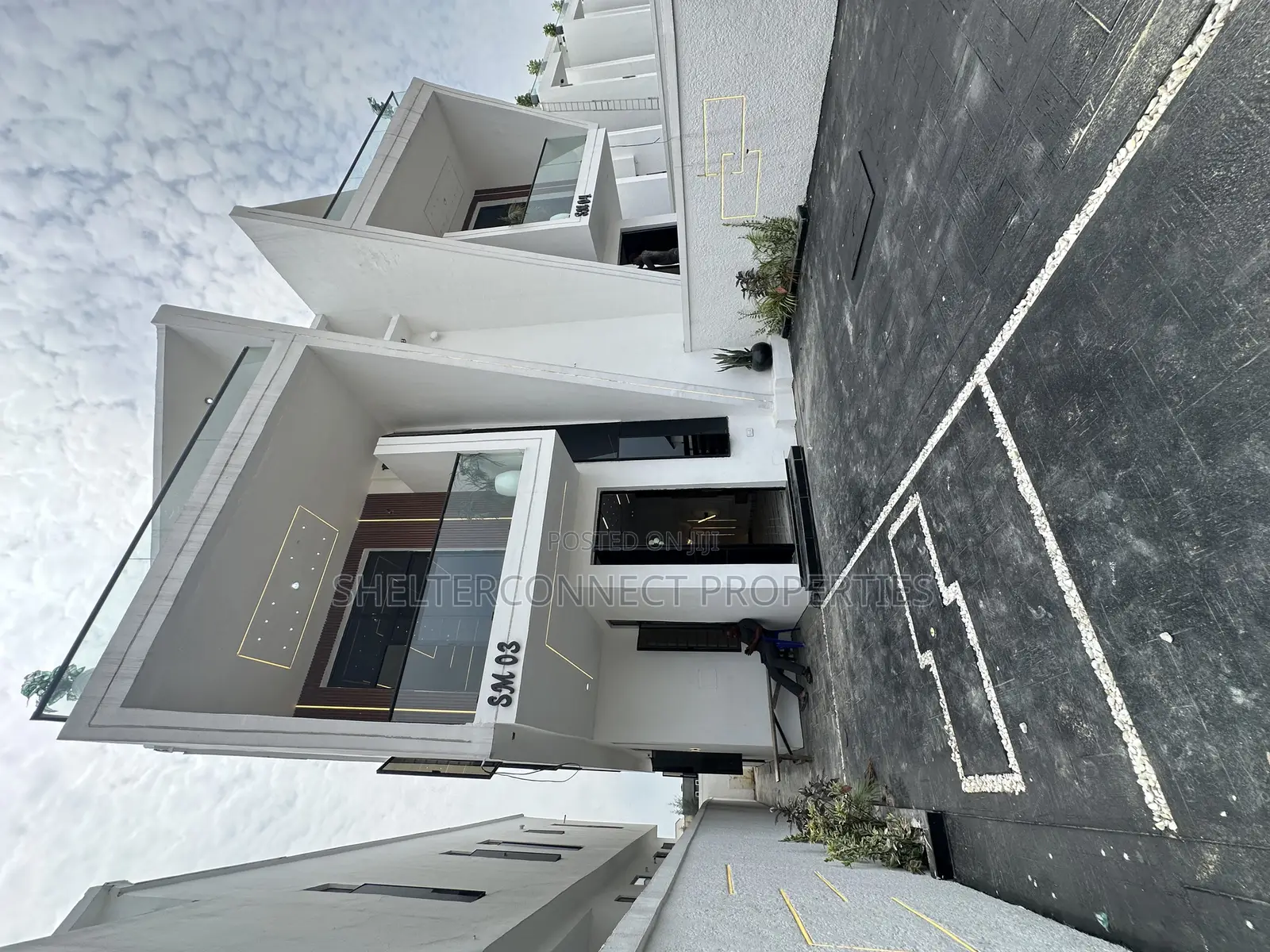 4bdrm Duplex in Ikota for sale in Ikota
