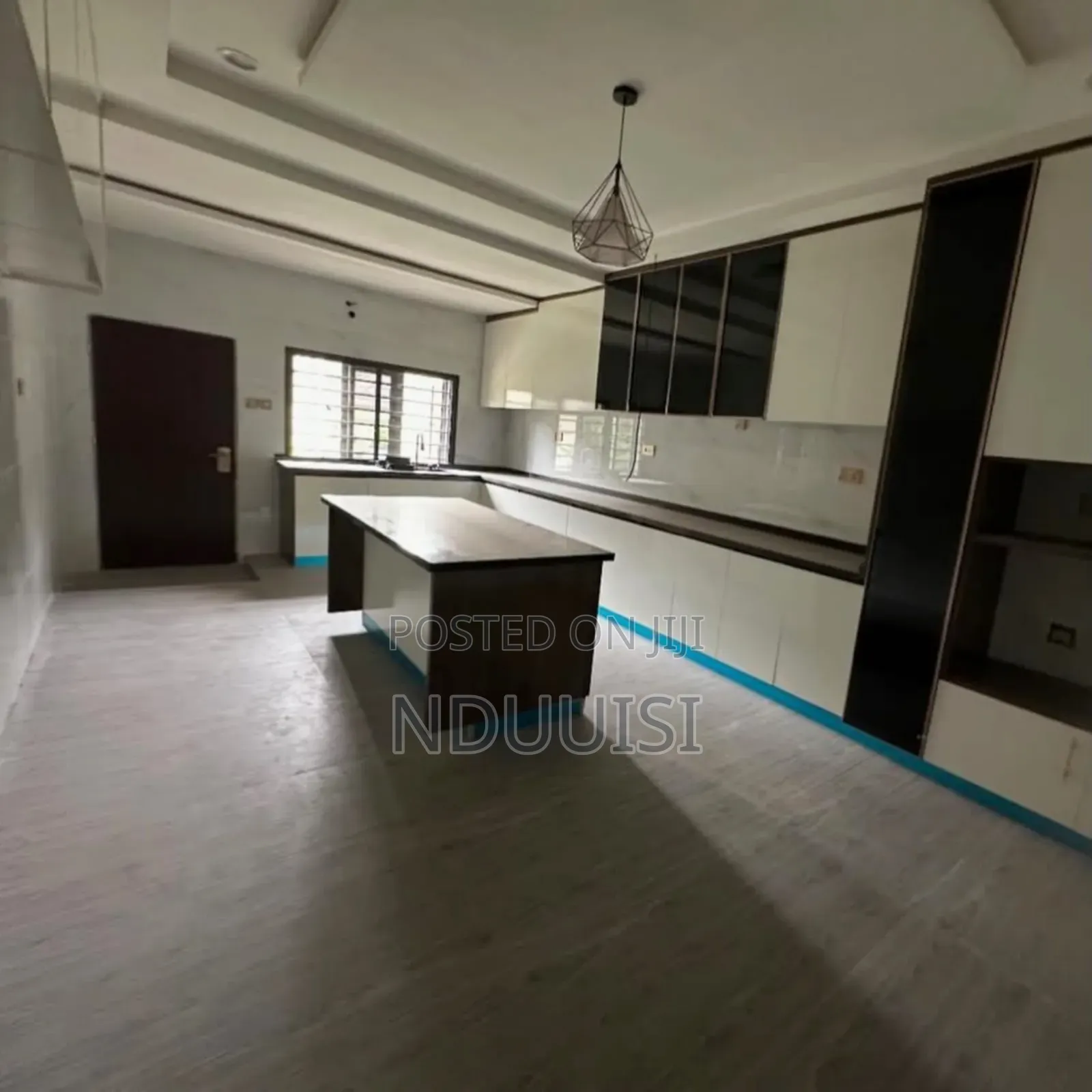 5bdrm Duplex in Apo District for sale in Apo District