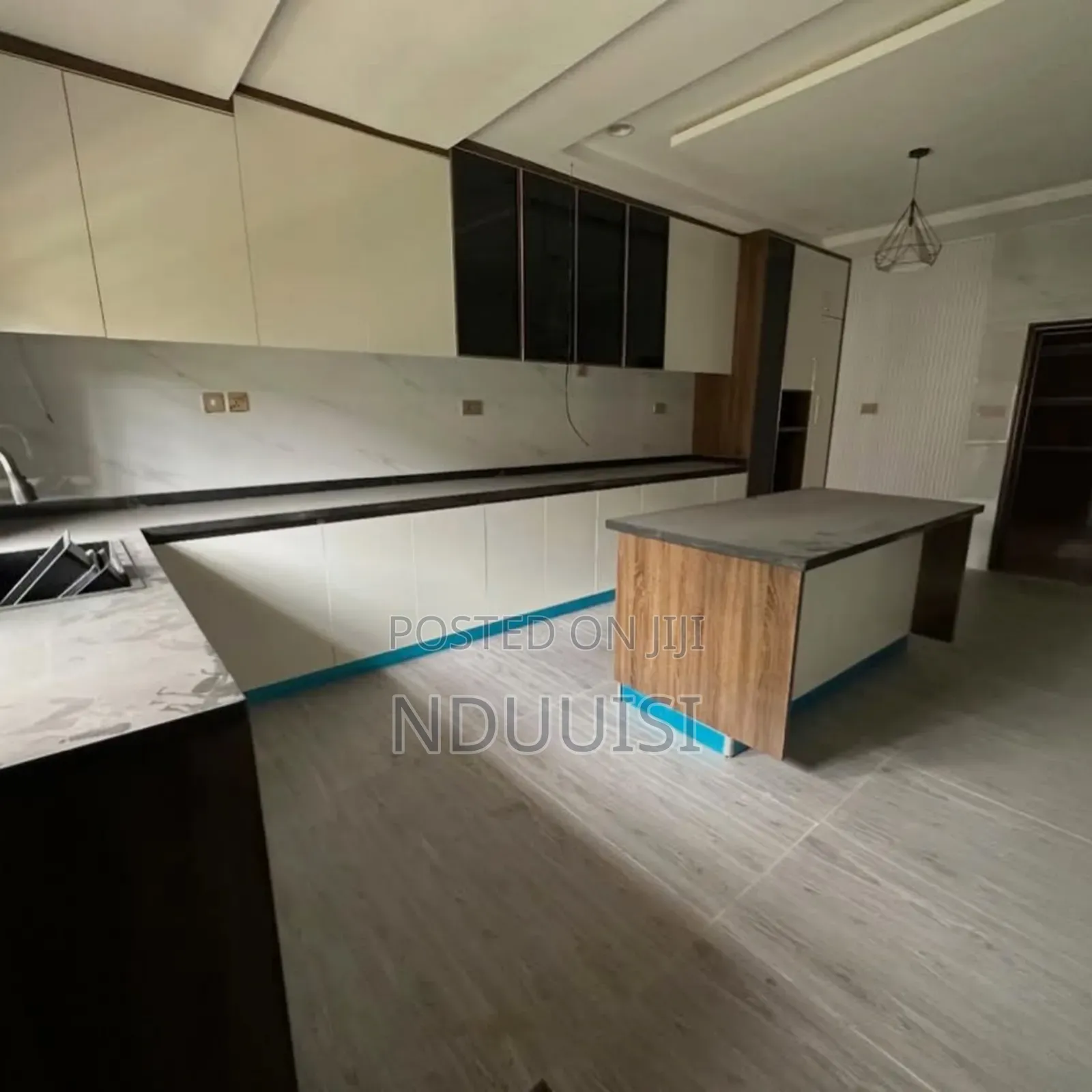 5bdrm Duplex in Apo District for sale in Apo District