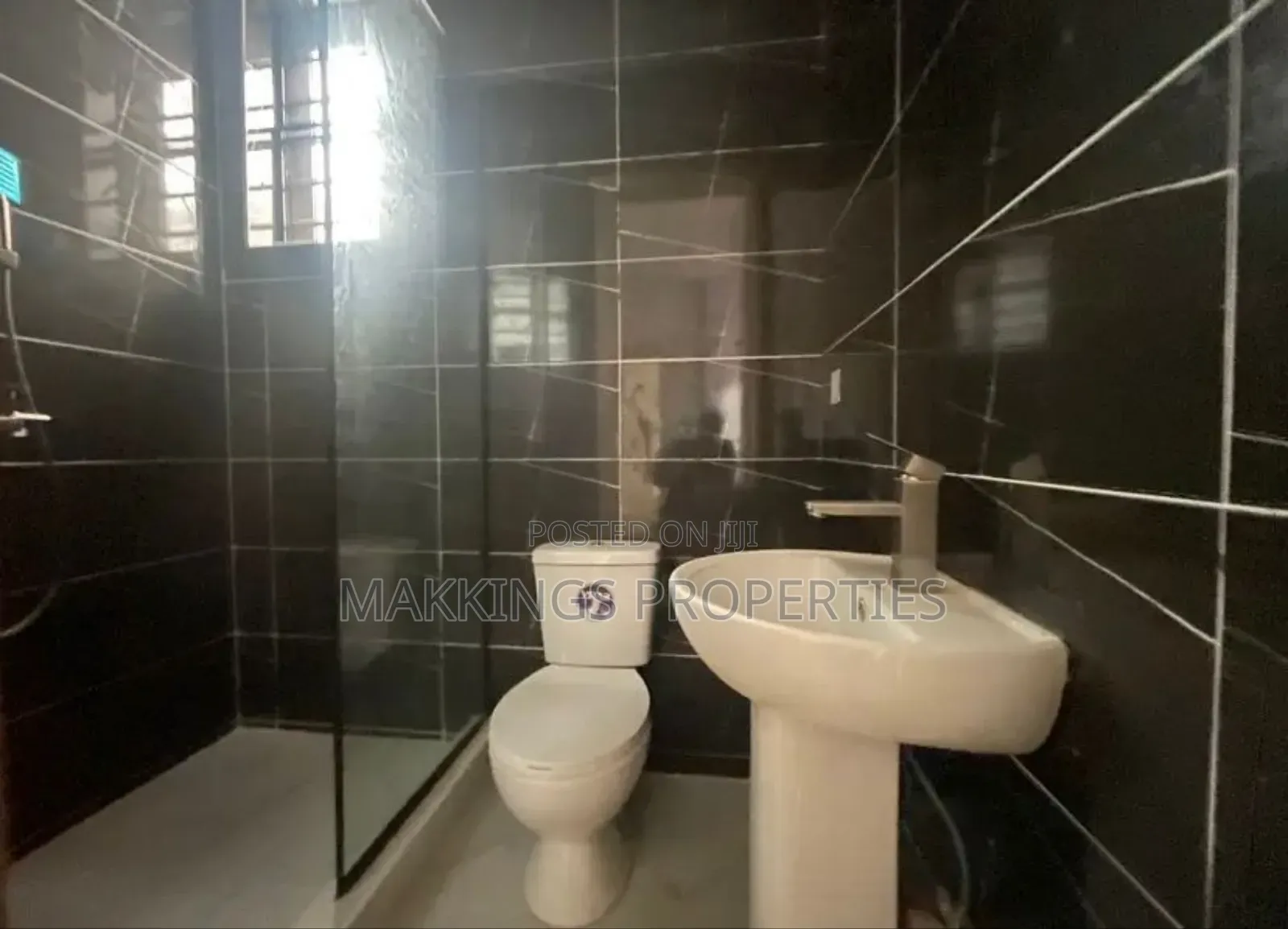 4bdrm Apartment in Ikota for rent in Ikota
