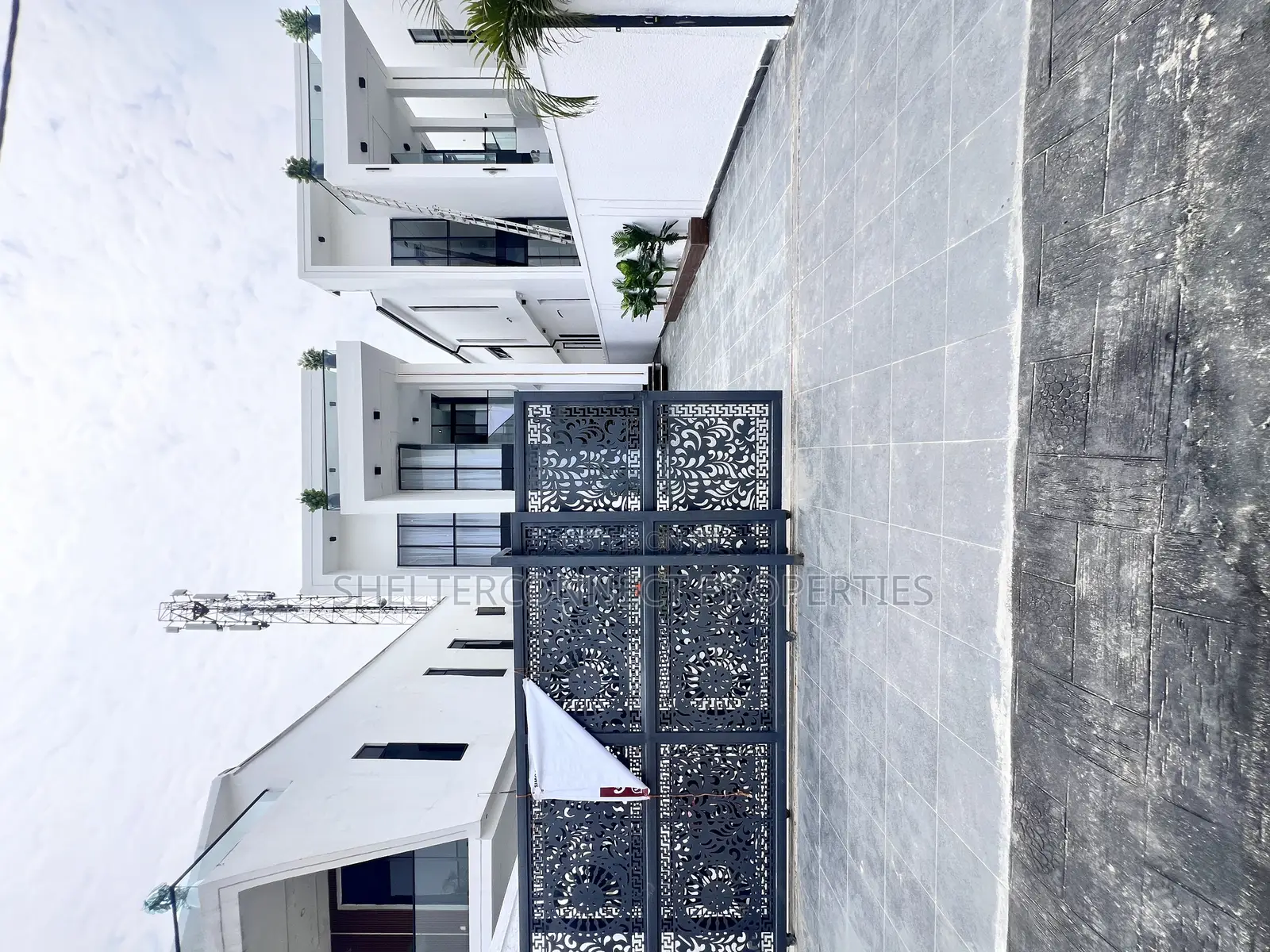5bdrm Duplex in Ikota for sale in Ikota