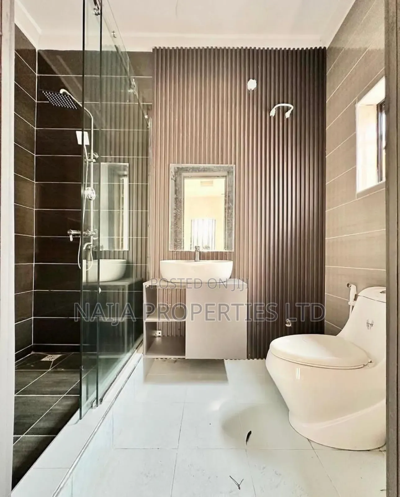 5bdrm Duplex in Lekki Phase 1 for sale in Lekki Phase 1
