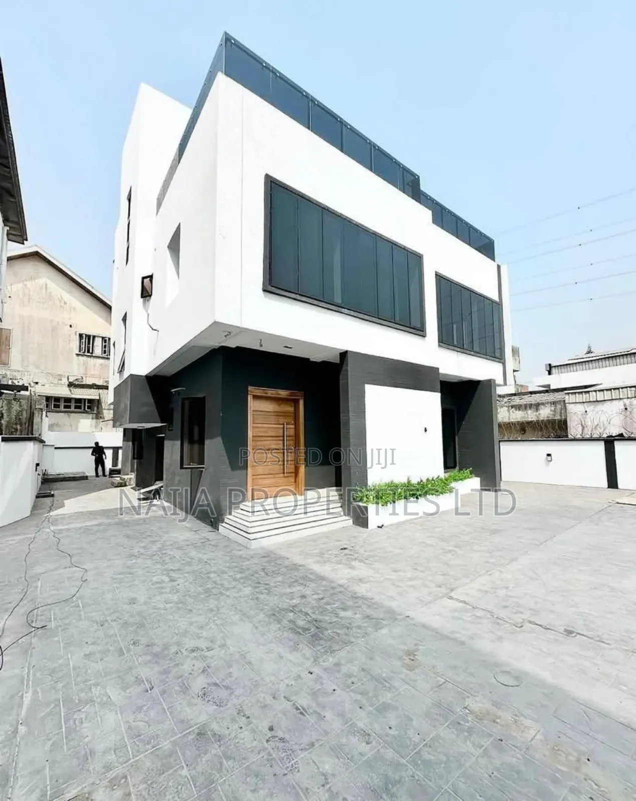 5bdrm Duplex in Lekki Phase 1 for sale in Lekki Phase 1