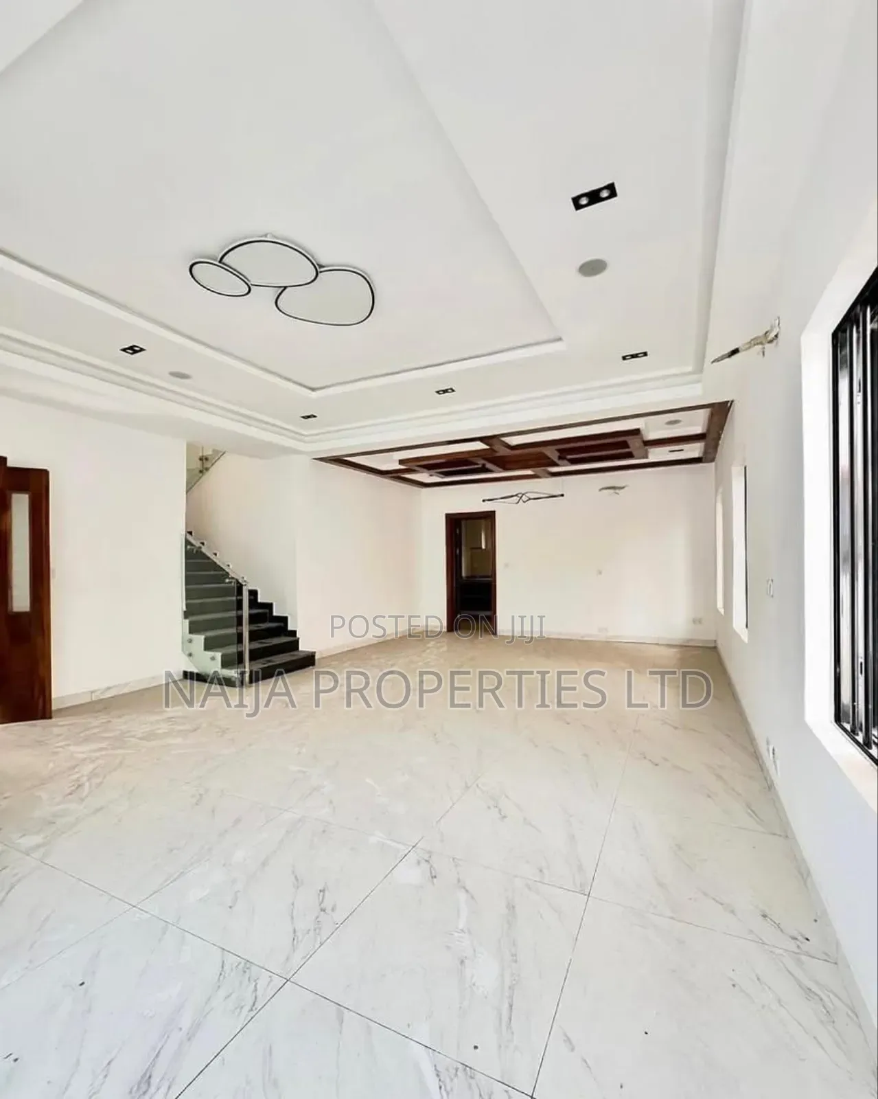 5bdrm Duplex in Lekki Phase 1 for sale in Lekki Phase 1