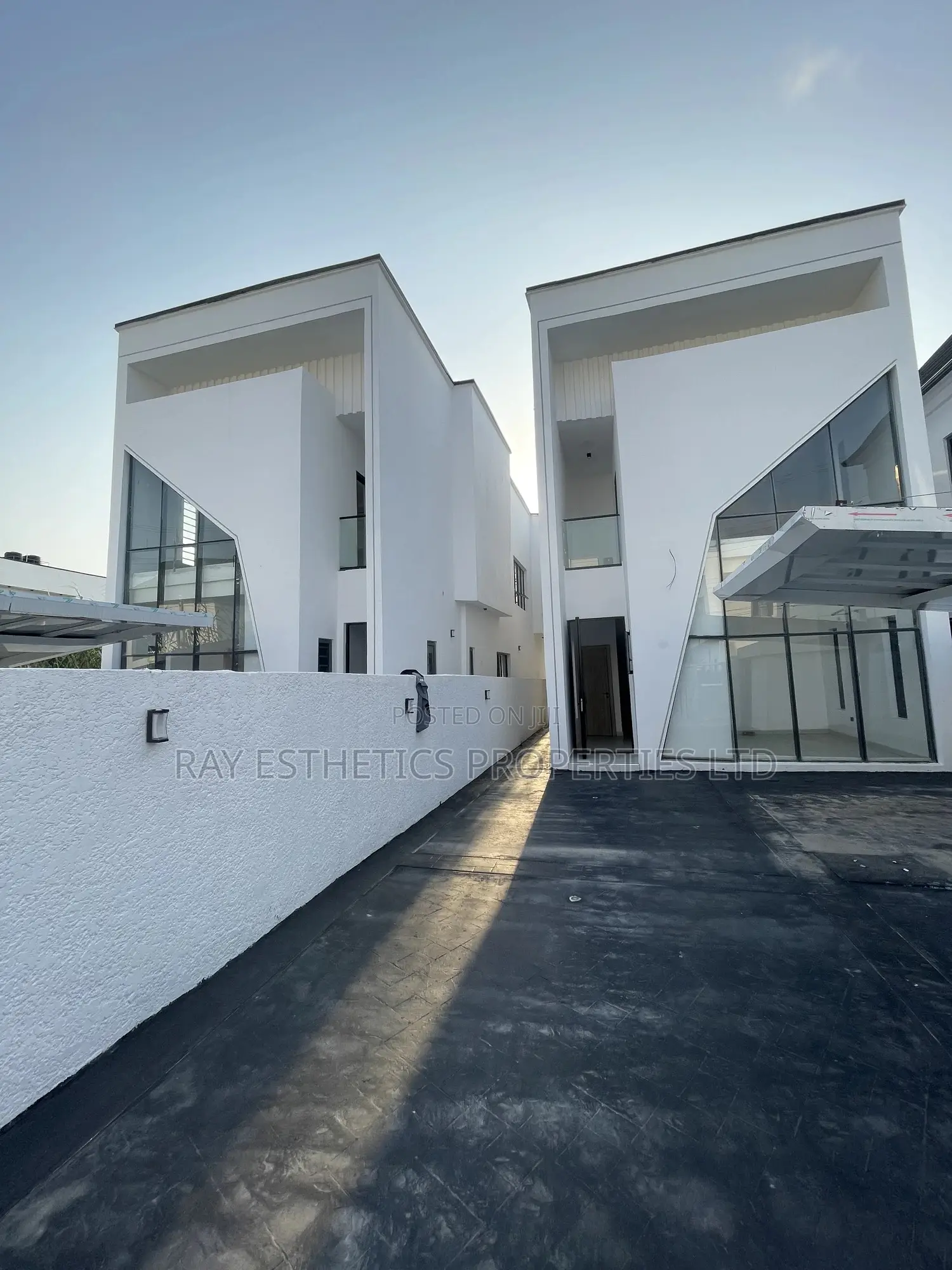 5bdrm Duplex in Harris Drive, Lagos State for sale in Lagos State