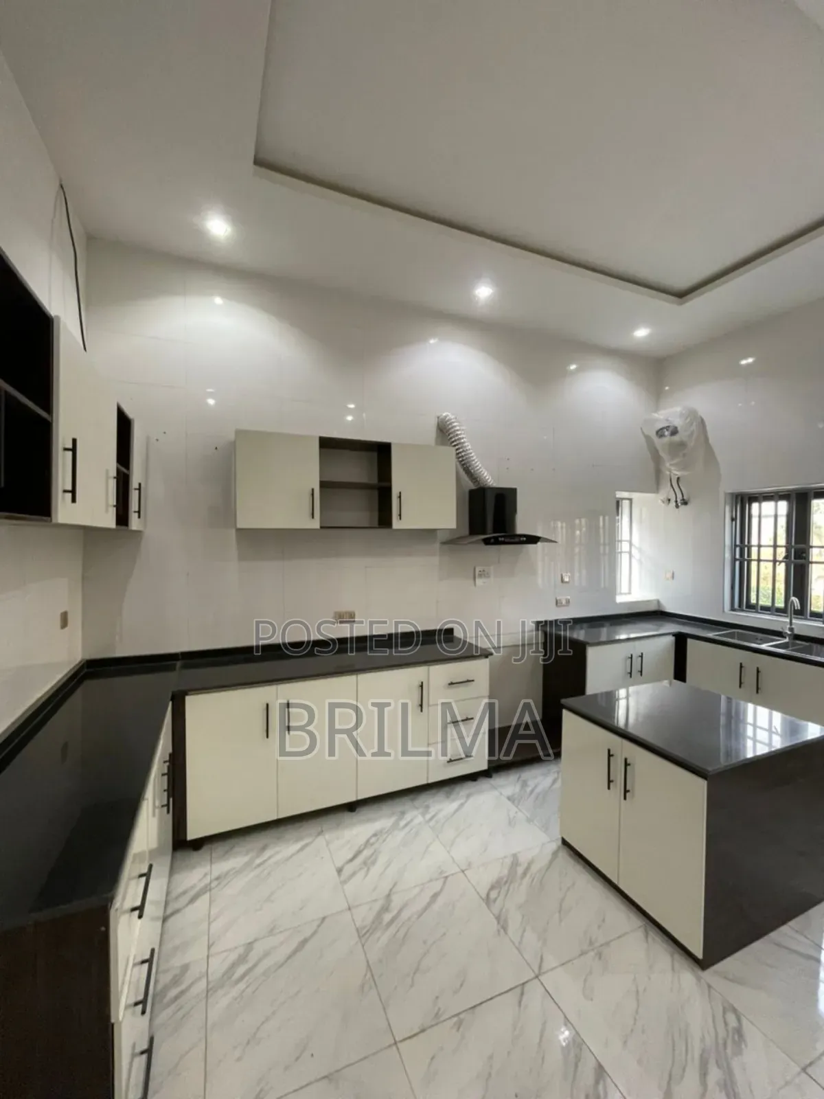 4 Bdrm Fully Detached Duplex In Guzape For Sale! in Guzape District