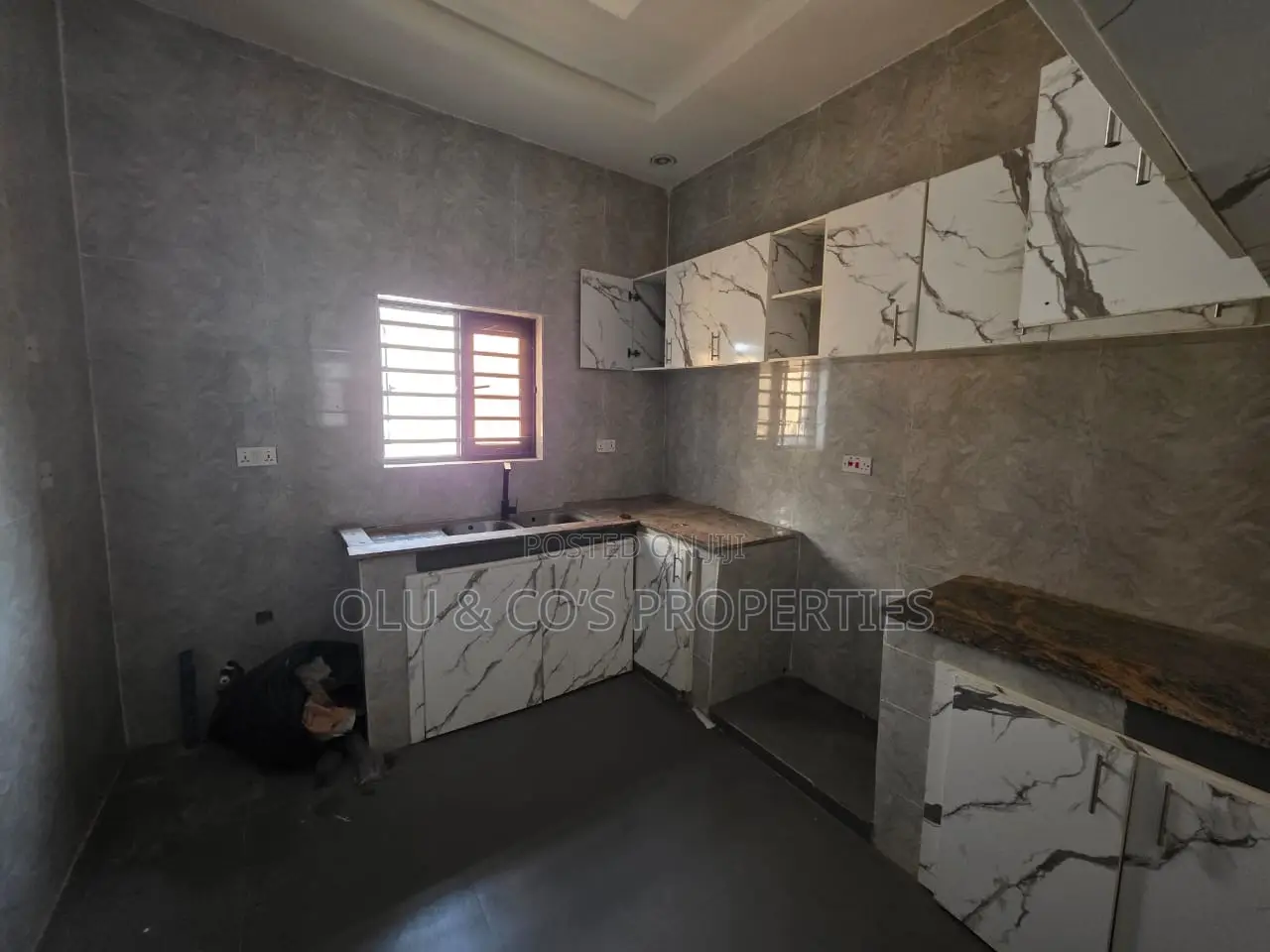 3bdrm Block of Flats in An Estate Behind, Lugbe District for rent in Lugbe District