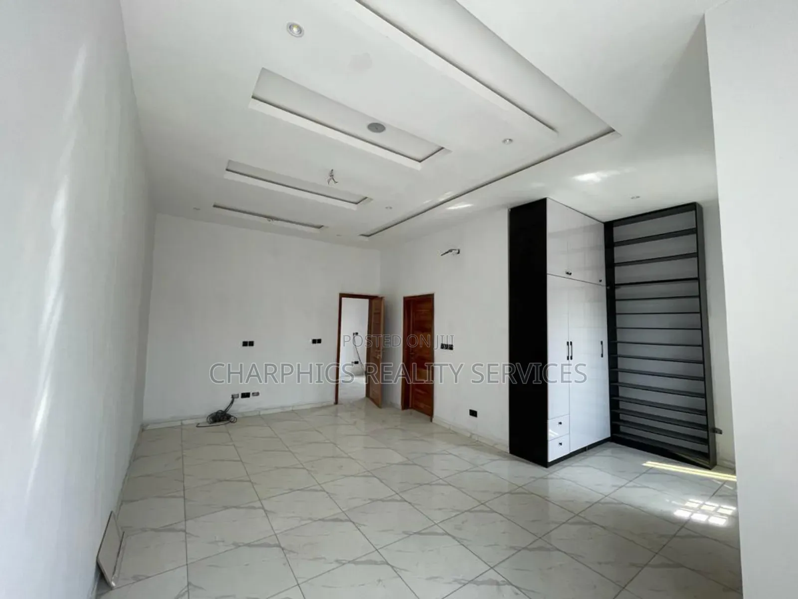 4bdrm Duplex in Agungi for sale in Agungi