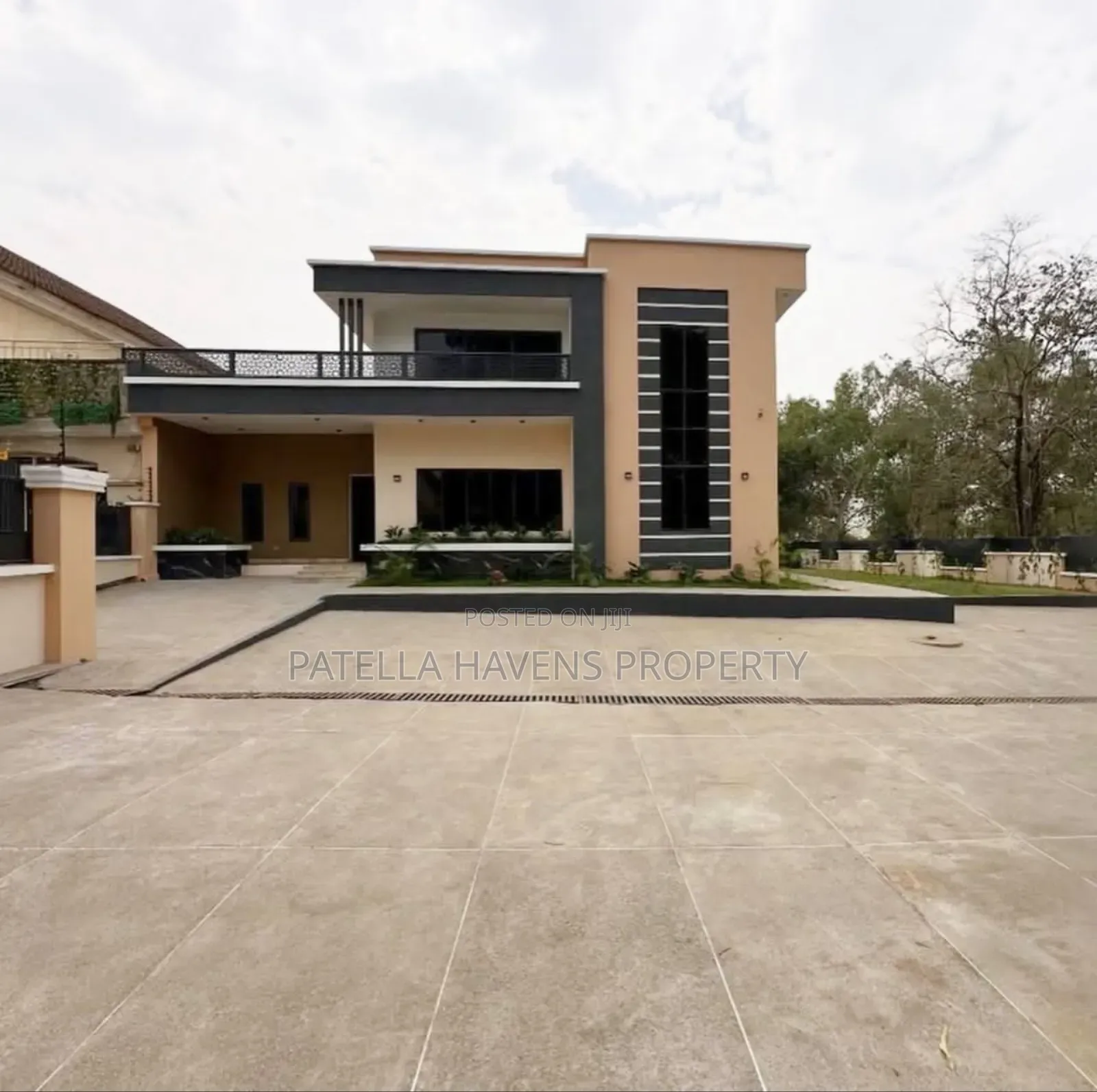 5bdrm Duplex in Apo District for sale in Apo District